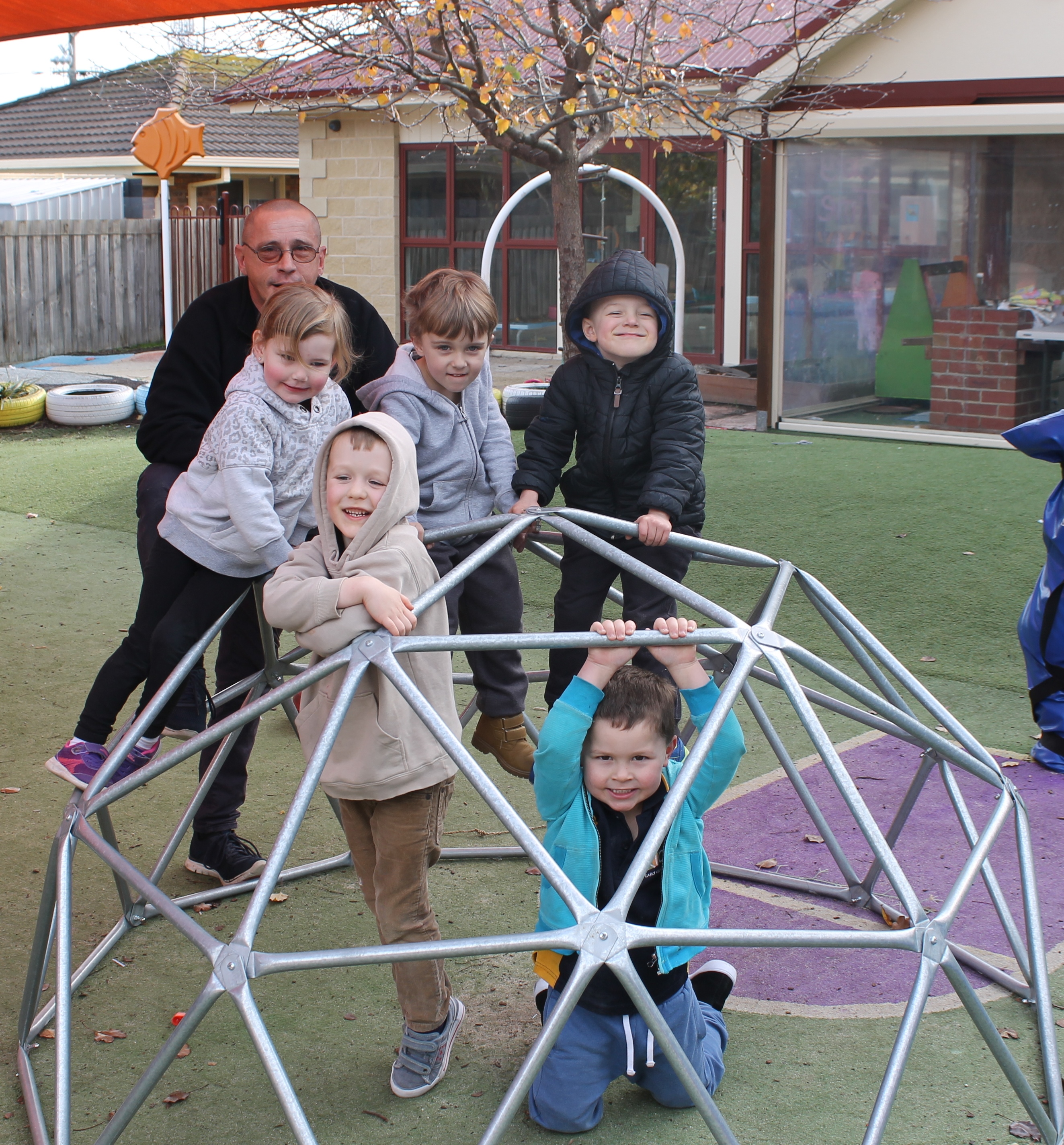MatchWorks job seeker Chris and children at the Bellarine Kids Early Learning Centre.